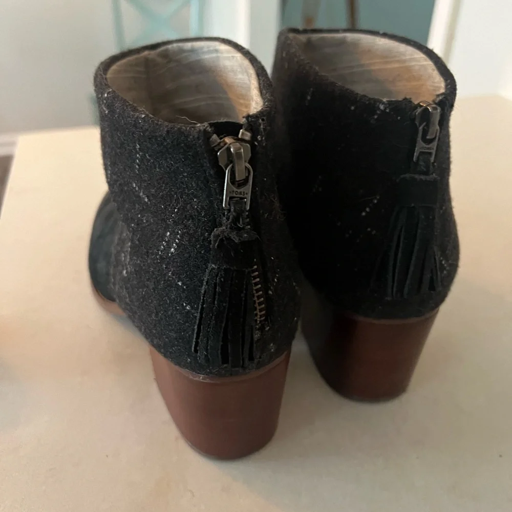 Tom’s Booties - Picture 2 of 6